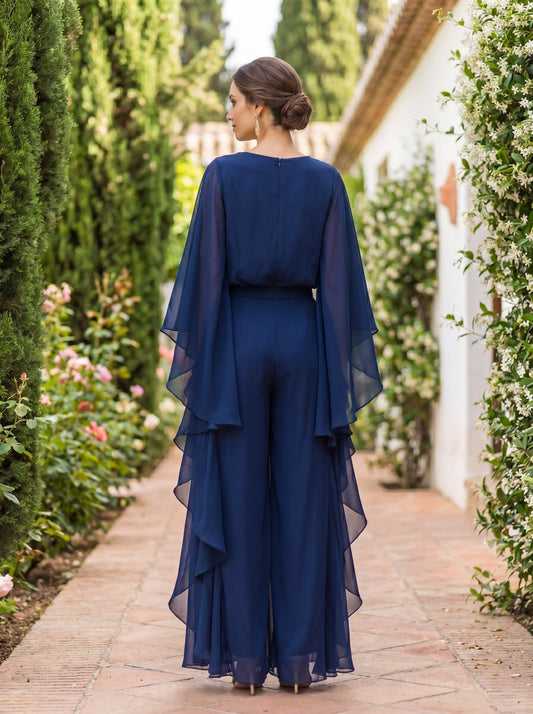 Conjunto de Dos Piezas Leonor en Azul Marino con Capas de Gasa