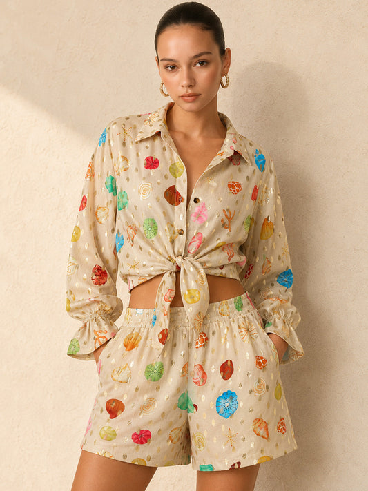 Conjunto de dos piezas con estampado de conchas y lunares dorados